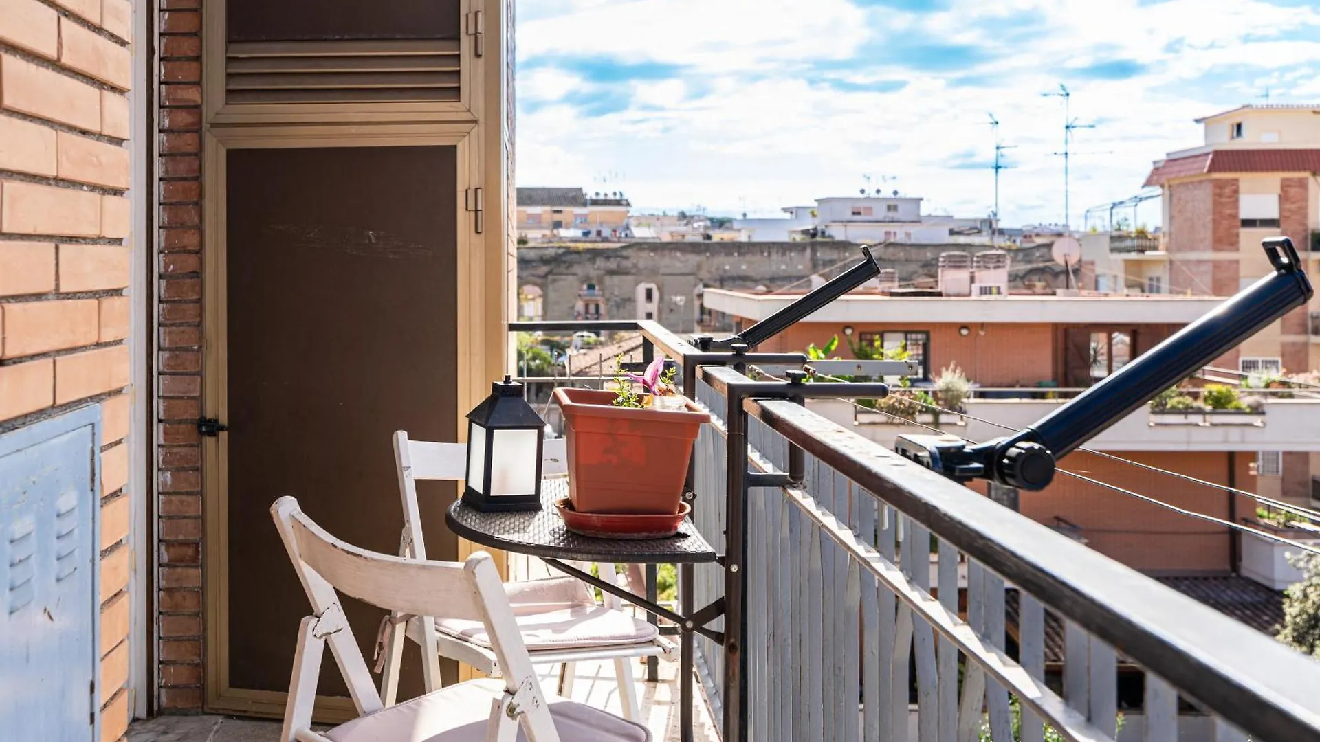 Apartment Casa Dei Girasoli - Metro C Mirti Rome